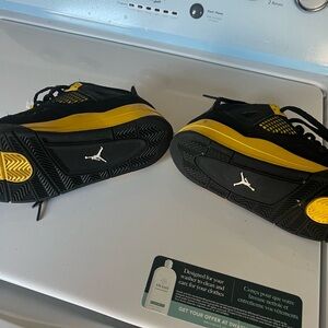 Black and Yellow Sneakers retro 4 no box